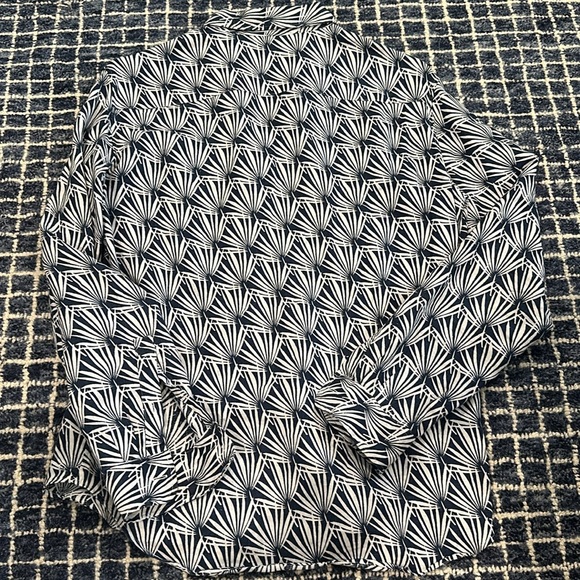 Club Monaco Slim Fit Linen Shirt - Picture 3 of 3